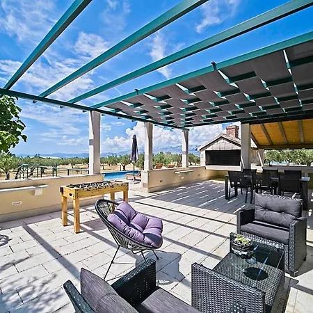 House Bracuta *